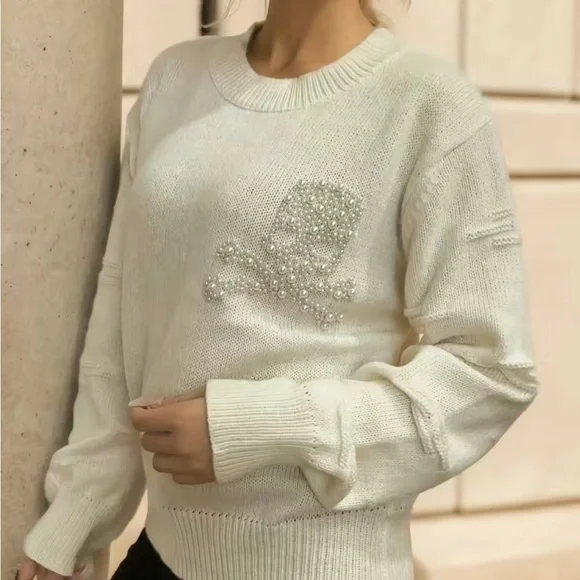 NWOT Pearl Halloween jolly rogers skull and cross bones cream sweater - Picture 5 of 6